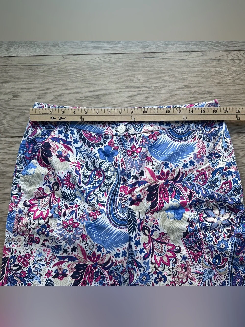 Tommy Bahama Floral Paisley Shorts Women’s Size‎ 8 Pink Blue  Stretch Bermuda